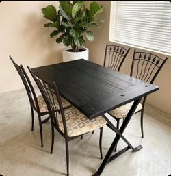 Dining table set