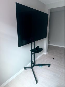 70 inch Roku TV + Mount
