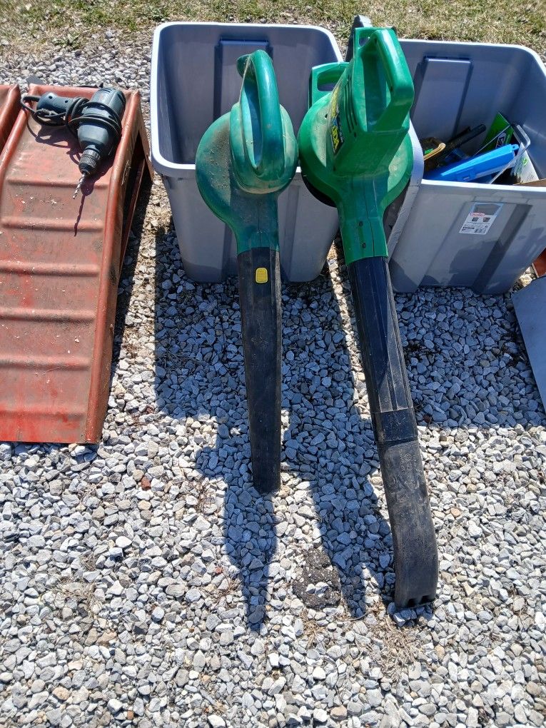 4 Leaf Blowers