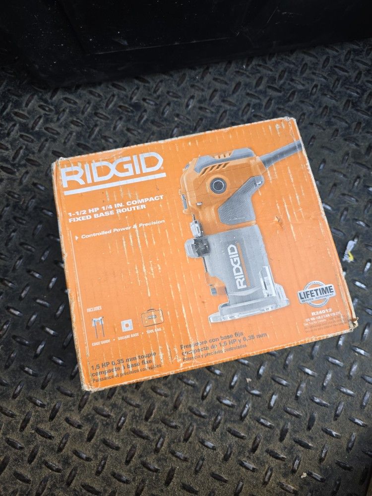 Ridgid 5.5 Amp Compact Fixed-Base Corded Router