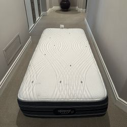 Beautyrest Mattress, Hybrid Gladney, Twin XL, 38” x 80”