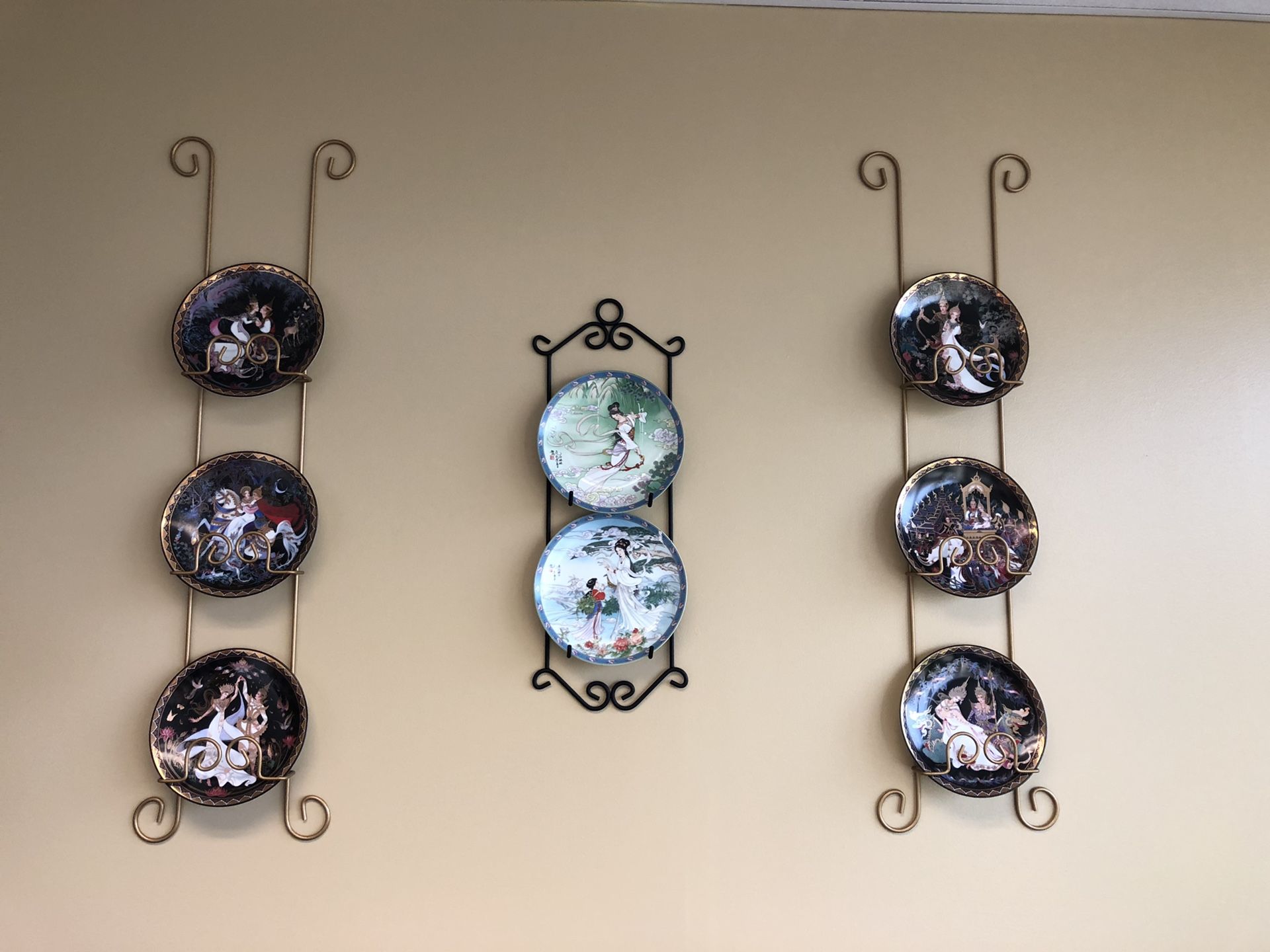 Decorative Asian themed plates with hanging brackets