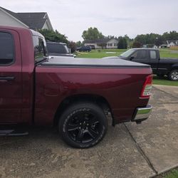 Tonneau Cover For 19 To 24 Ram New Body 5'7 bed 
