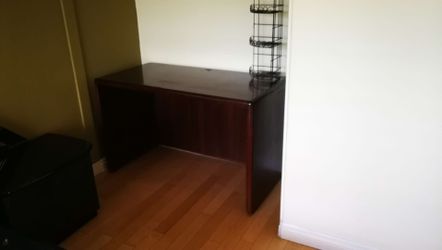 Wood computer table