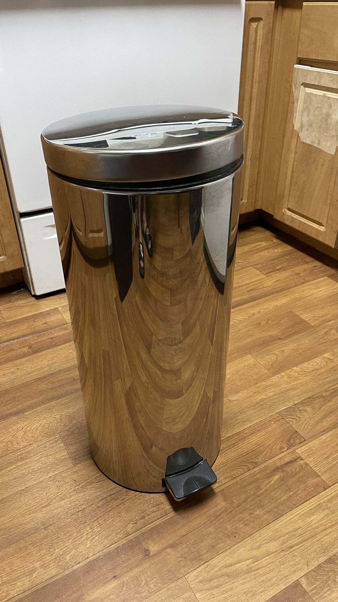 Stainless steel trash can 30 gallons