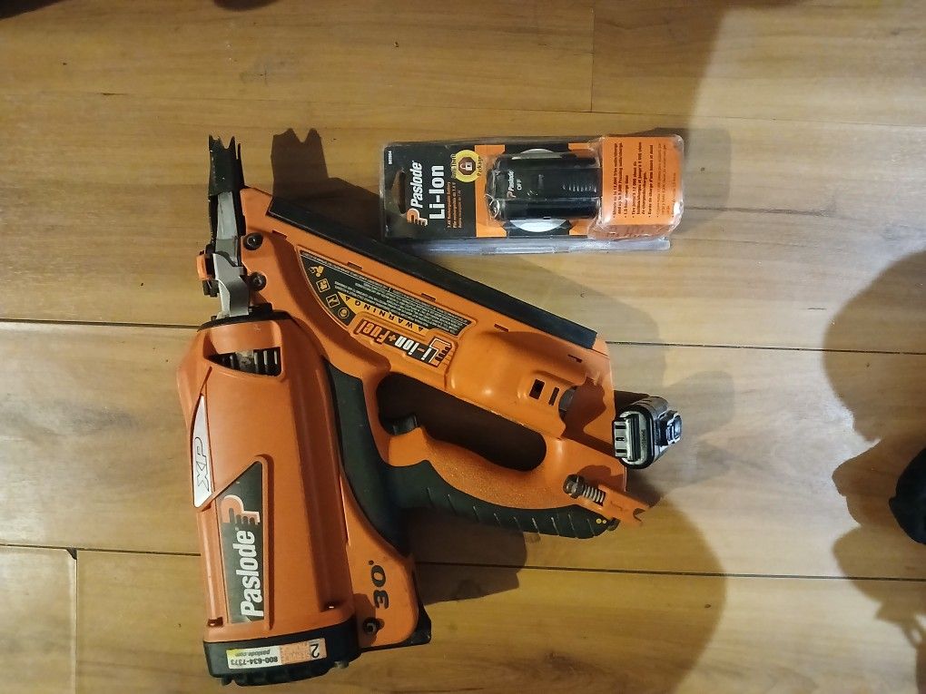 Paslode 30 Wirh 2 Batteries 