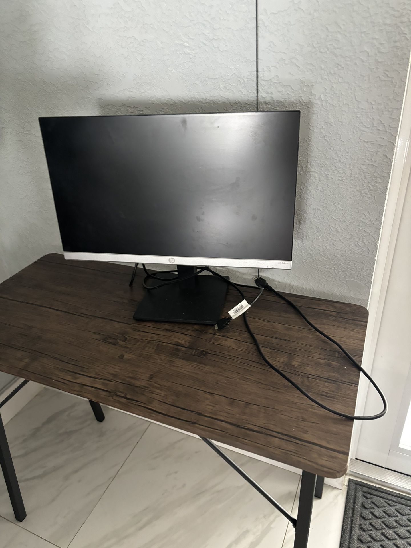 Computer Monitor HP 24” Desk Is For Sell Too($20)