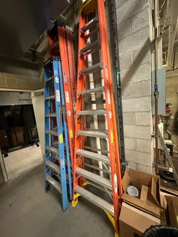 10 ft. Fiberglass Step Ladder with 375 Ibs.