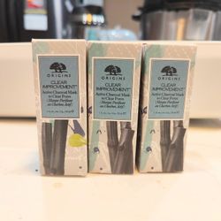 Origins
Mini Clear Improvement™ Active Charcoal Mask to Clear Pore X 3