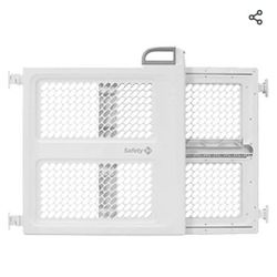Safety 1st Pressure Mount Lift, Lock and Swing Gate