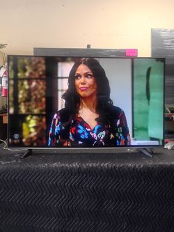 60 inch LG 4k smart tv ultra HD beautiful tv comes with remote control shows great quality clear picture works perfect guaranteed