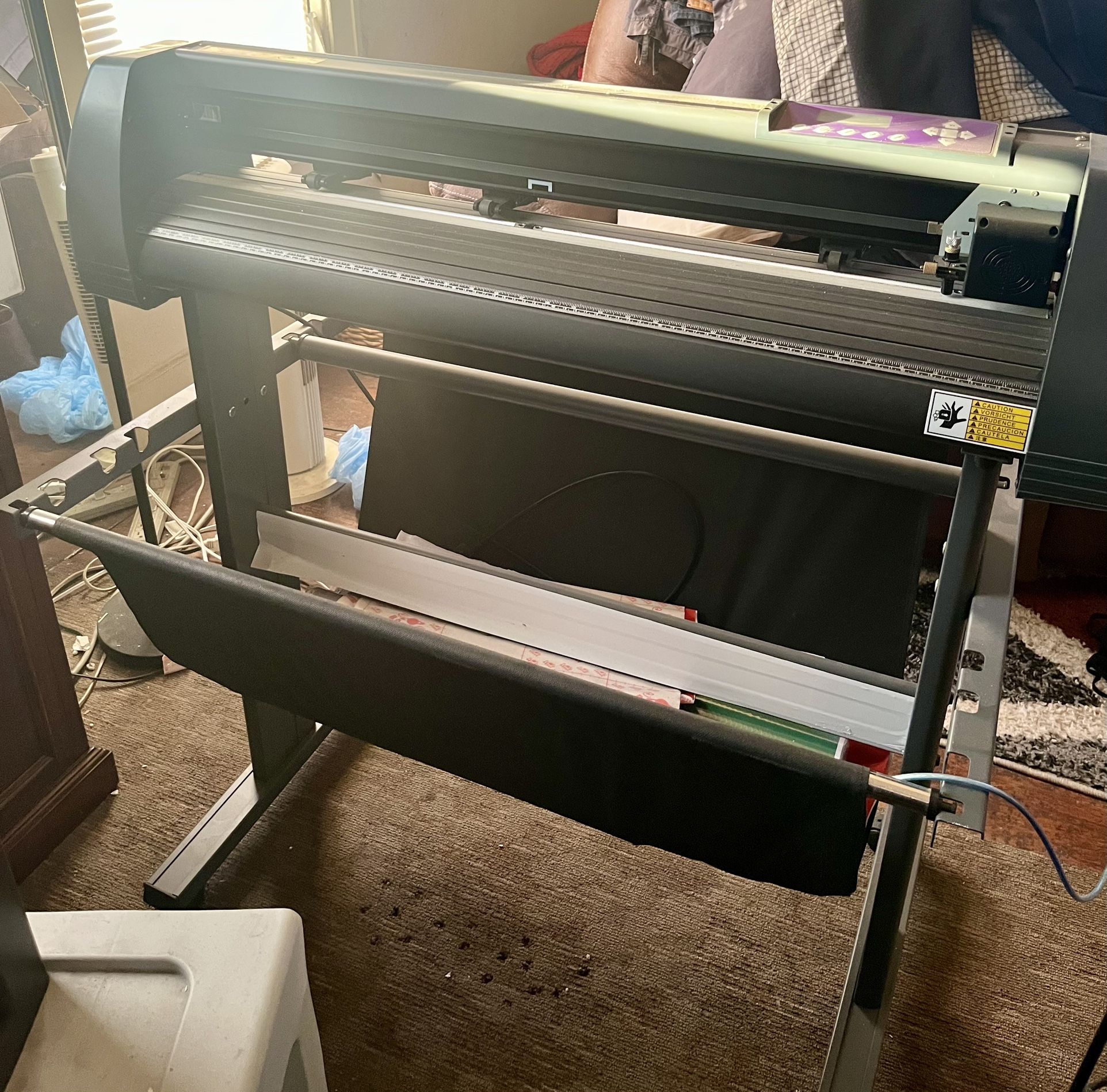 ✴️34" Vinyl Cutter w/Basket & a Cart of Accessories $150.