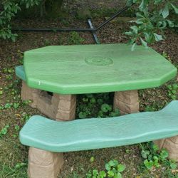 pic nic table/ kids