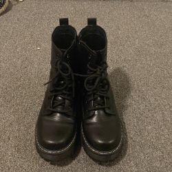 Combat Boots; Size 7W
