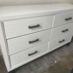 2 White Drawers Dresser