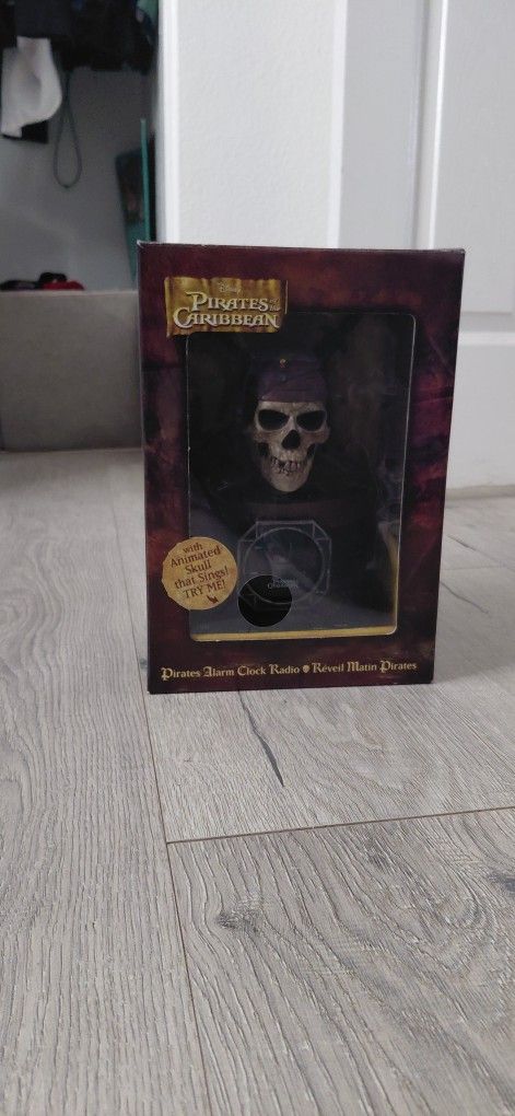Disney Pirates Of The Caribbean, Pirates Alarm Clock Radio Reveil Pirates.