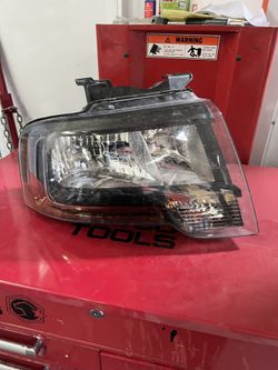 15-17 Ford Expedition Right Headlight Black Housing