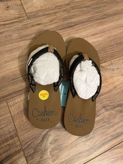 Women Reef cushion sandals Size 6
