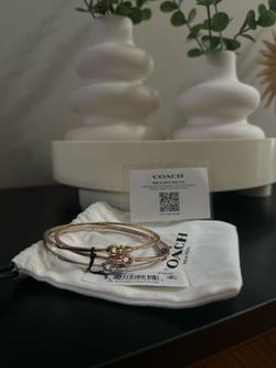 Coach bracelet set