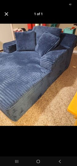 Blue chase lounger brand new