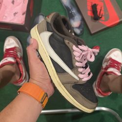 Jordan 1 Low Mochas Size 9 Used 