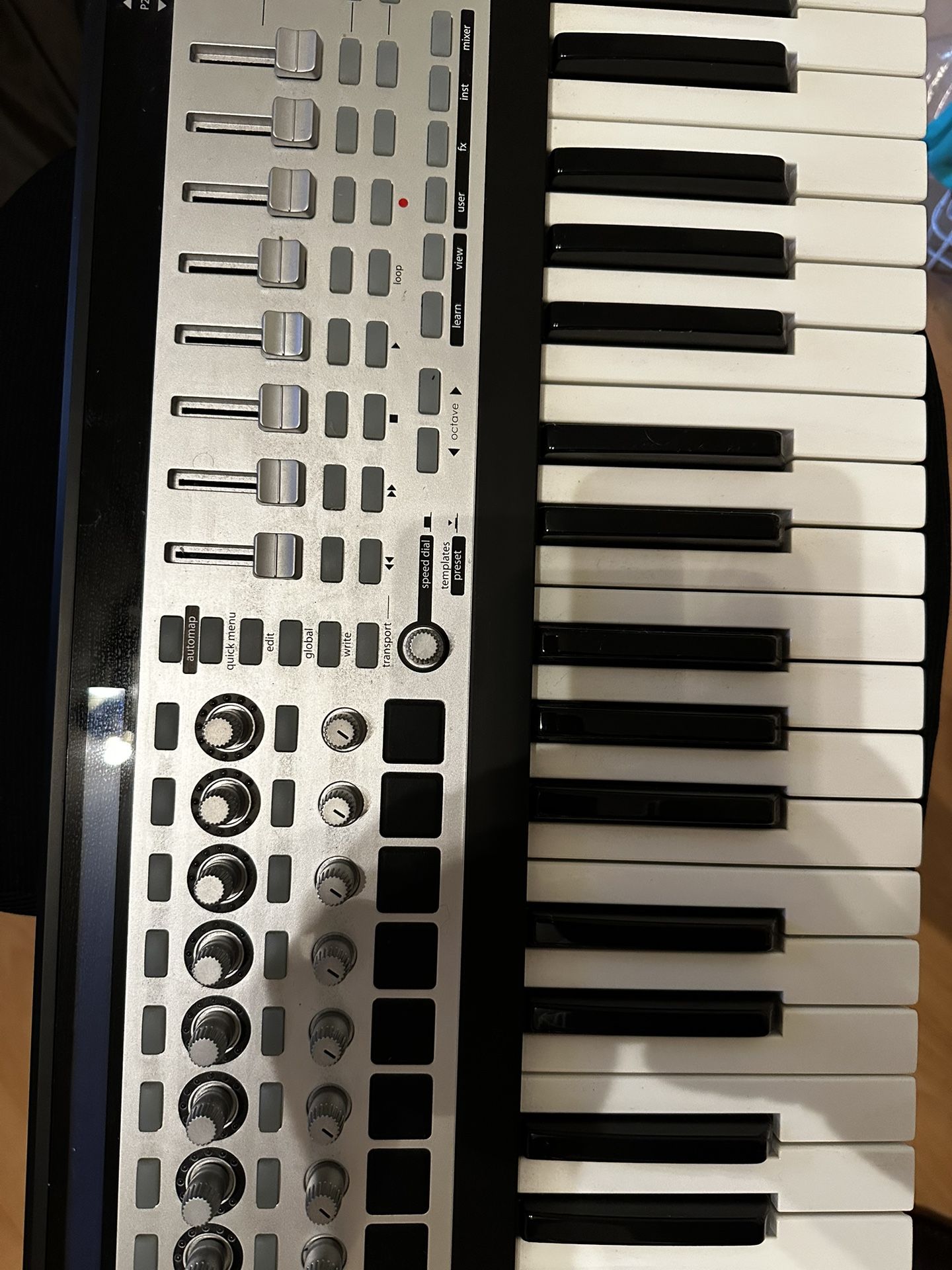 Novation 49SL MKII Midi Controller, like new, comes in original box.