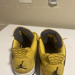 Jordan 4￼