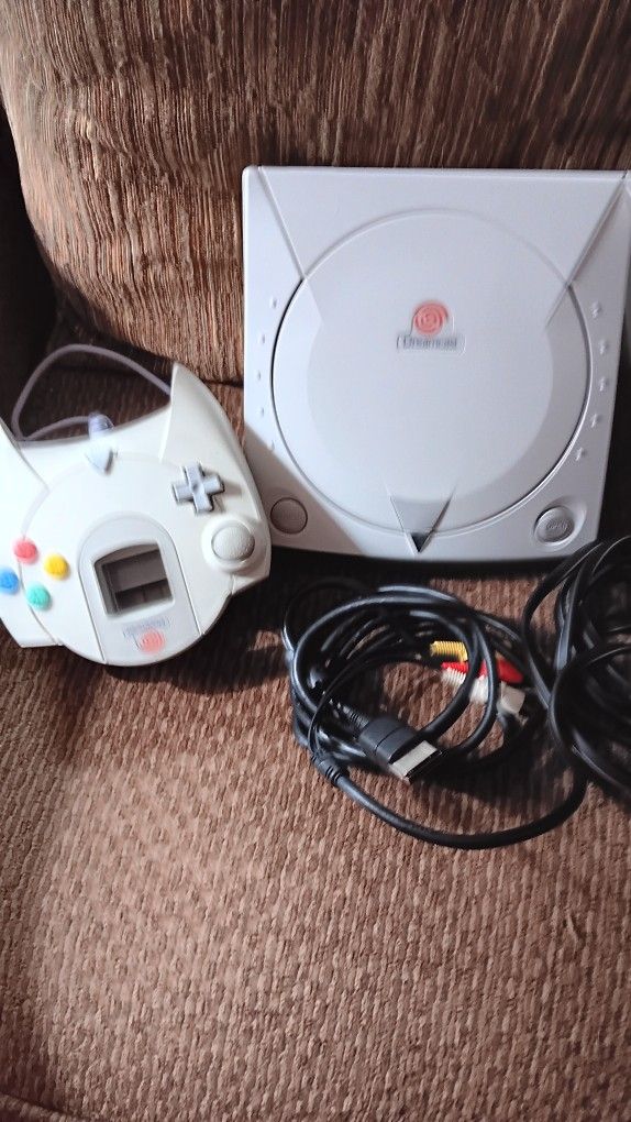Sega Dreamcast HkT-3020 Game System 