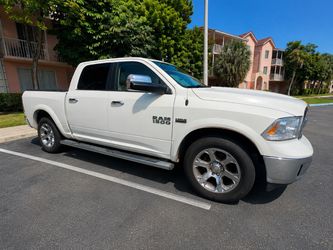 2017 RAM 1500 Laramie Crew Cab 5.7 HEMI