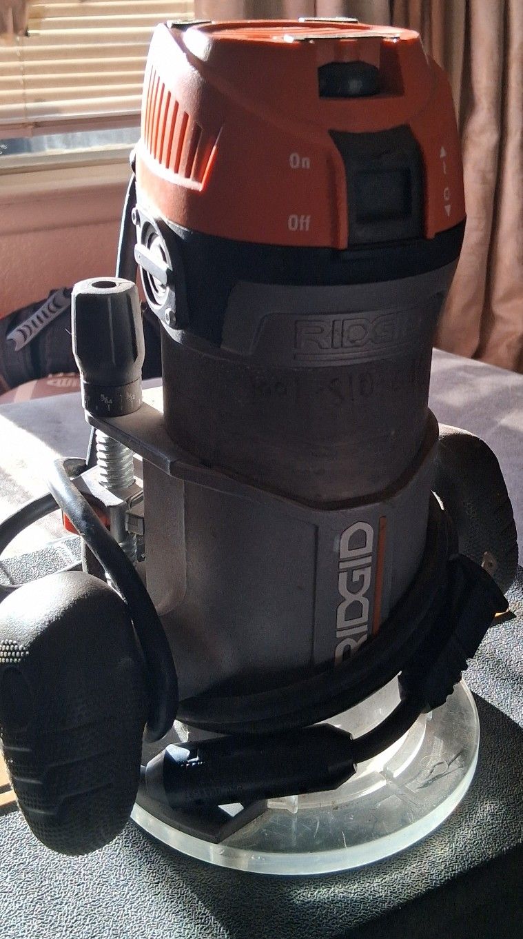 Ridgid R22001 Midsize Fixed-Base Router