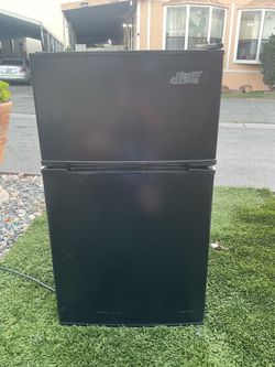 Arctic King Mini Fridge