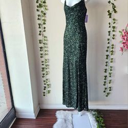 Stunning Emerald green sequined long fitted dress/ SIZE 1-2, Prom / party / evening dress