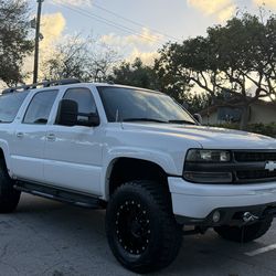 2005 CHEVROLET SUBURBAN Z71 4X4