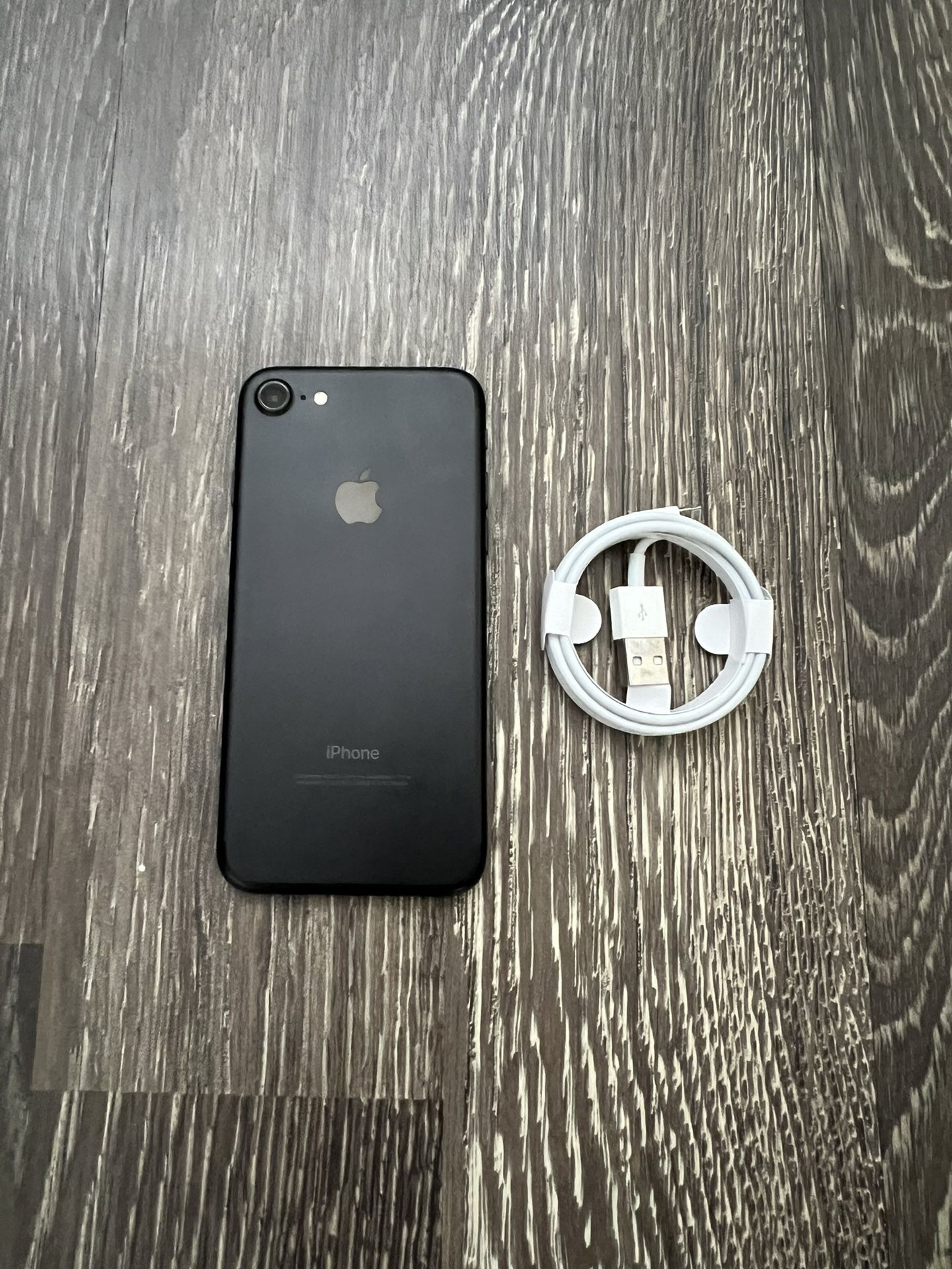 iPhone 7 UNLOCKED FOR ANY CARRIER!