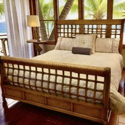 King Tommy Bahama  Bed Frame 🌴🌴🌴🌴🌴