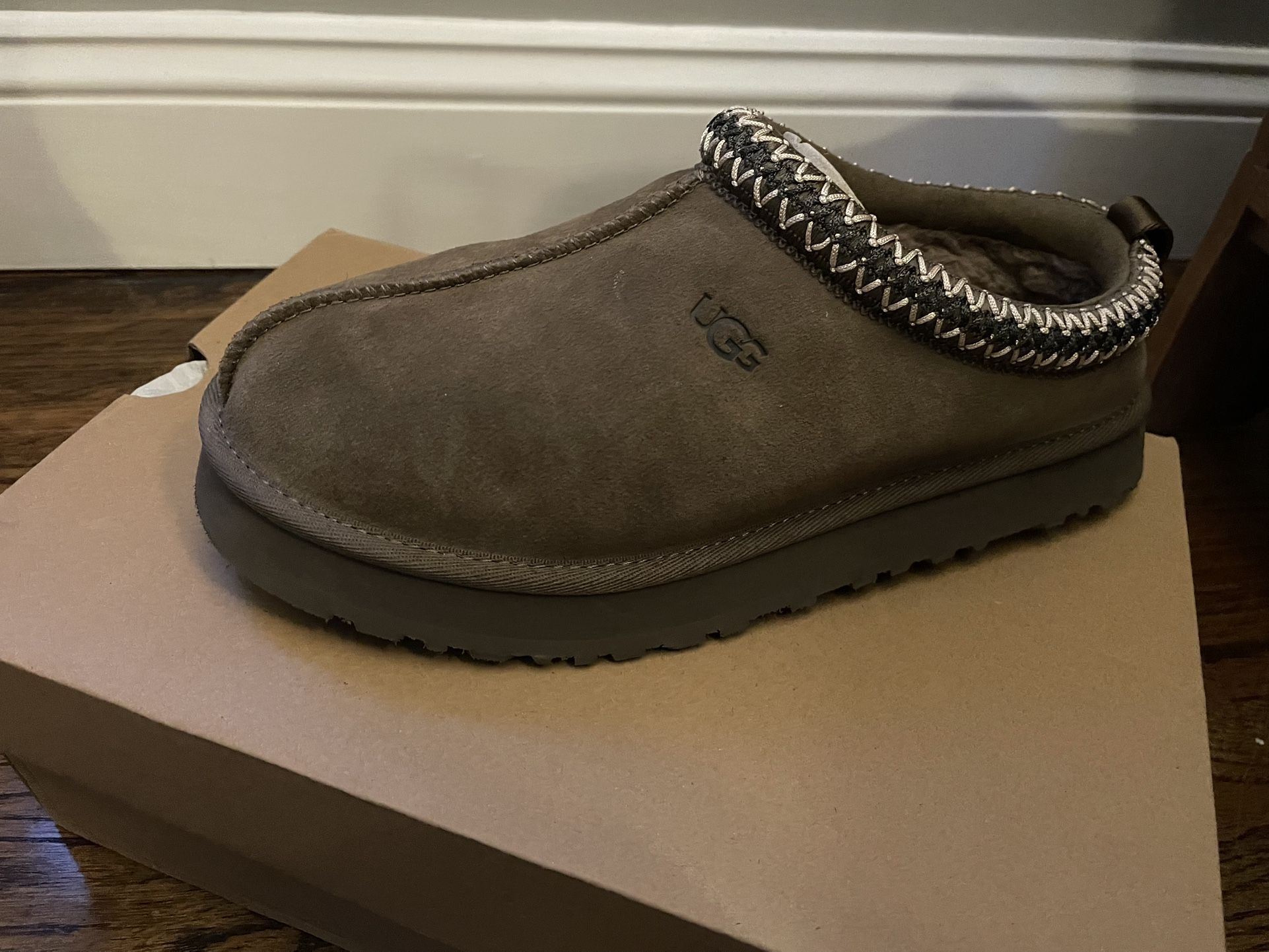 Kids Ugg Tazz NIB (size 6, fits women’s 7)