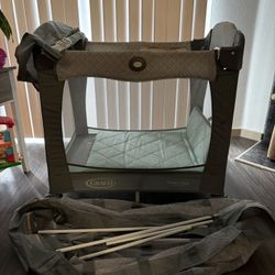 Travel crib 