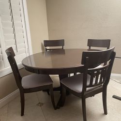 Solid wood dining table set w/ 4 sturdy chairs