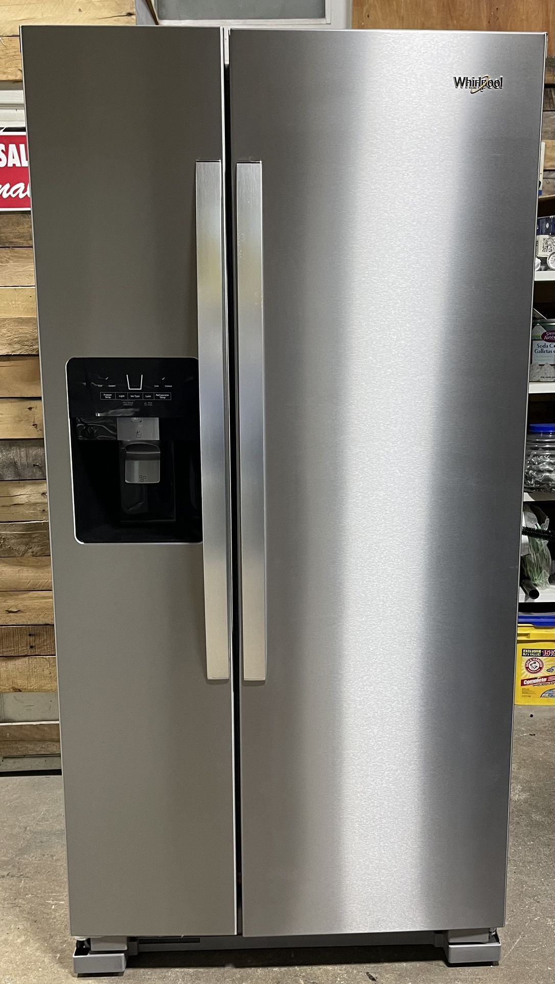 NEW 33” Refrigerator w/WATER+ICE