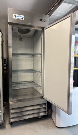 Avantco A-23F-HC 29" Solid Door Reach-In Freezer, Like New
