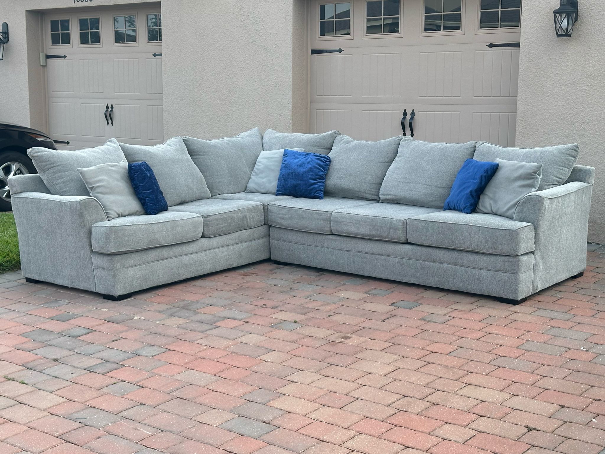 GRAY SECTIONAL COUCH - BROYHILL SOFA - GREAT CONDITION - DELIVERY AVAILABLE 🚚