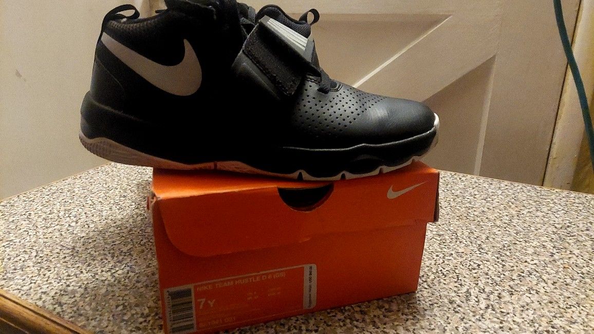 Nike" Kids Tennis Shoes Black Size 7 Young S..$10.99