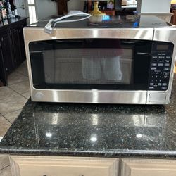 Microwave Oven 