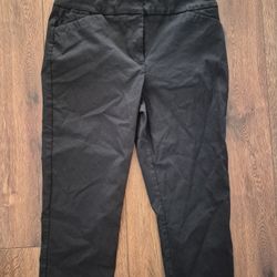 Attyre Black Capris Sz 10P