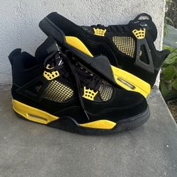 Jordan 4 Retro Thunders