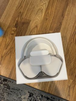 Apple AirPods Max. BRAND NEW