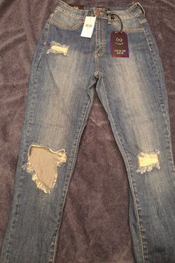 Brand new Fashion Nova jeans. Assisi skinny jeans. Size 7.