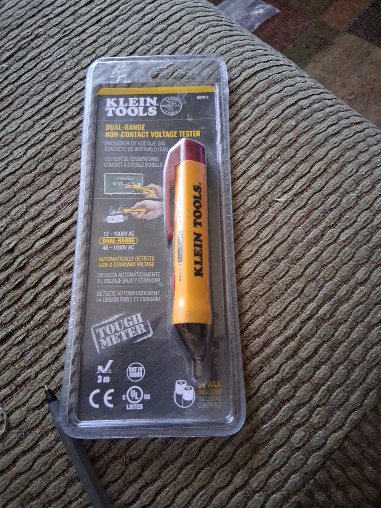 Klein Tools Dual-Range Non-Contact Voltage Tester