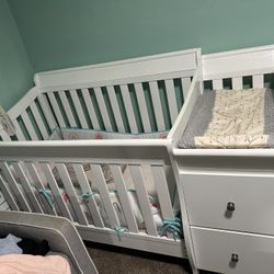 Baby Crib with changing table 