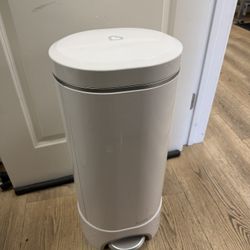 Munchkin Diaper Pail – Odor-Locking Baby Disposal Bin – White  ($25)